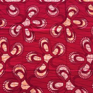 Vlisco Super-Wax in Karminrot und Lachs mit organischen Spiralkurven und Schneckenmotiven – fließendes Waxprint-Muster